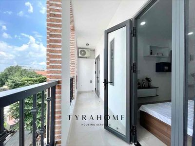 apartment 1 .35 M2 balcony. A full interior elevator 300 meters from the university.