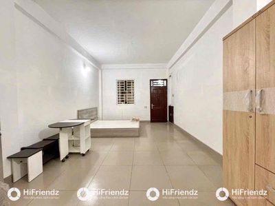 The studio is extremely large, the interior near the hiens university shower.