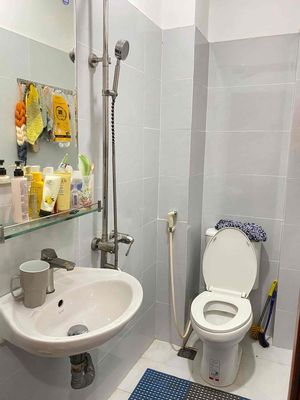 8th Street, 4 bedroom 5 toilets with interior