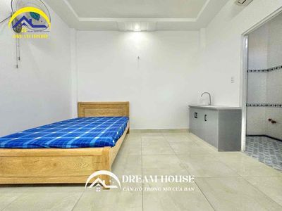 The cheap motel at the Bình Thành-kcn market.