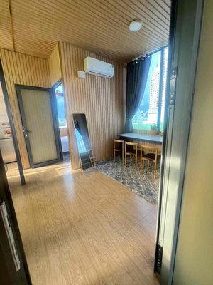 The owner of the Penhouse View Lmark Room himself costs 12 million lifts.