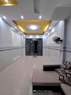 Rent the original building 1806 sulfur ton of Nhà Bè broadcast