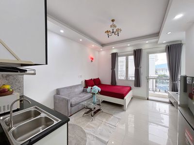 The super cool balcony apartment -- Lê Văn Sỹ next to CoopMart --