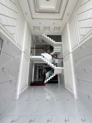 Rent a building that's in sync with An Dương Vương.