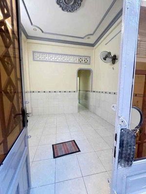 Three floors to the bedroom. Two toilets, freshly painted.