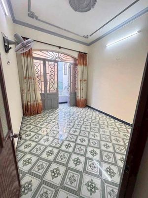 Three floors to the bedroom. Two toilets, freshly painted.