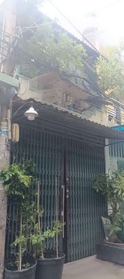 Two tollet bedrooms on one floor, two tollets behind Kim's school.