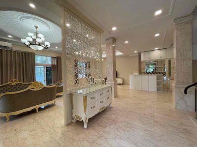 The US mansion is single-handed, swimming pool, four high-end American bedrooms
