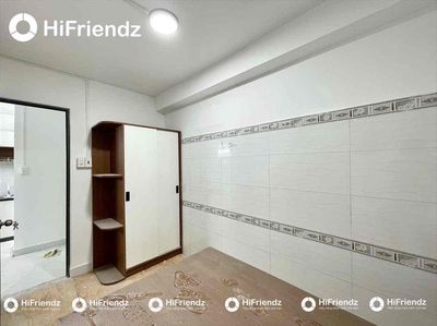 We'll rent two bedrooms. Two air conditionings.