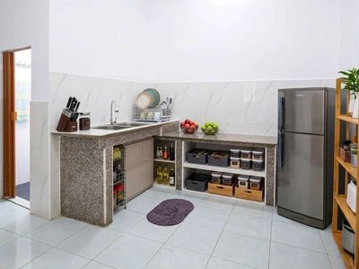 Rent a nice house for six million. Two bedrooms, two bathrooms.