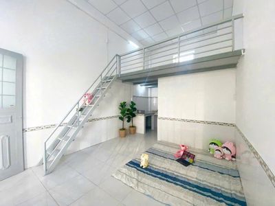 The high guard room is at Lê Văn Việt -- cnc - man district 9