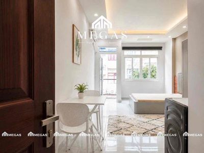 New service apartment, fresh and square, 15 minutes away.