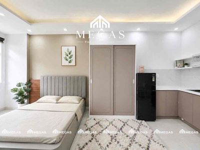 New service apartment, fresh and square, 15 minutes away.