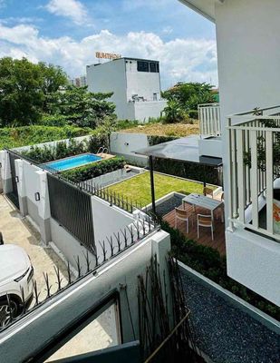 Rent the National Parks at 200 feet, near the Golden Diamond Island. Two, six bedrooms.