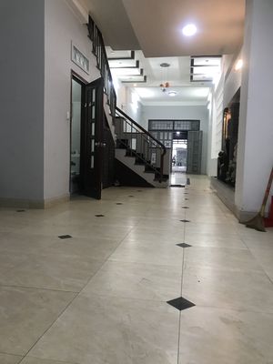 Four stories, four meters x 25 meters, four bedrooms, four toilets, two, c/x Ranan radio.