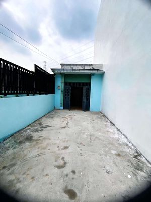 Rent a house of 150 M, with a parking lot of 5.5 million.