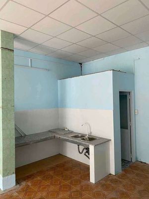 Rent a house of 150 M, with a parking lot of 5.5 million.