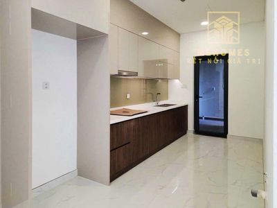 Rented Diamond Brilliant's place for $16 million.