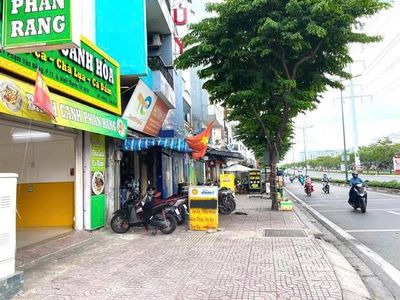 Rent Phạm Văn Đồng Bình Thạnh, 5 x10 meters, broad sidewalk