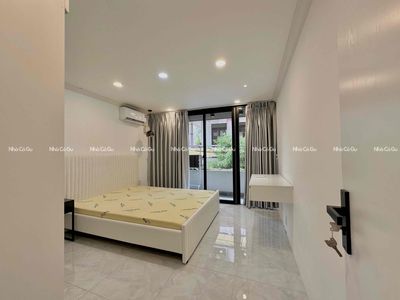 Rent the apartment. A balcony bedroom at the airport. - Close to the house. - Bedline.