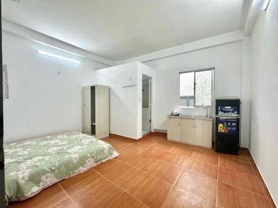 Studio full window interior - right Trần Văn Đang