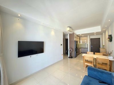 Two bedrooms - Orchard Parkview - a nice, cool, high house.