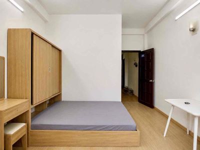 The studio's got a balconies-- full of high-end furniture-- 6 million7 good price.