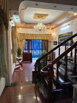 Rent the whole-- Công Trường An Đông cash-- 45 million a month.
