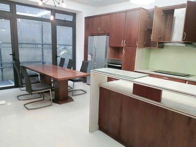 Rent the 5th floor. Kreach helam District 7.
