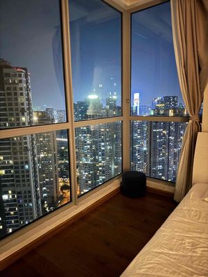 I share a master's room in two bedrooms.