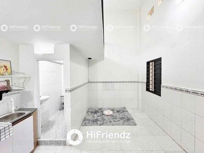 Rent a room of 2 M cheap rent right behind the neweon