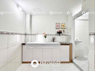 Rent a room of 2 M cheap rent right behind the neweon