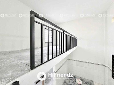 Rent a room of 2 M cheap rent right behind the neweon
