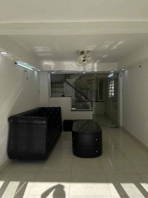 The main alley three bedroom three-squeaks in business combination!