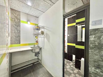 Cheap studio right across the middle cpt, cvpm