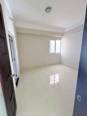 Rent a three-p apartment 2 toilets with air conditioning in C/c Cat only 11 million a month