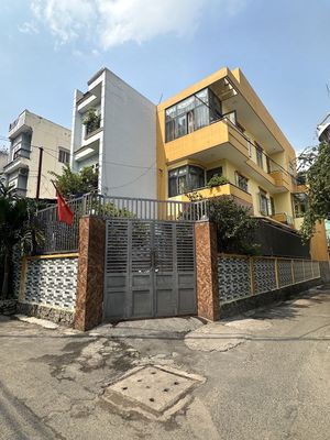 So the corner is two millimetre Lê Đức Thọ 6 x 20 meters, 2 floor - two alleyways.
