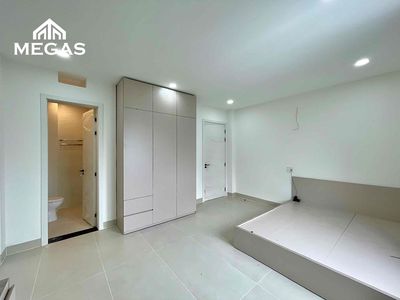cv software - new flat full interior - large window