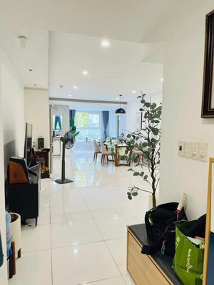 apartment 100 M2 super wide is 10 million a month-- for Ruby Garden rent.