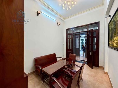 nnc - 5 bedroom - 3 toilet - 200 m 2 use - A clear cabinet of 10