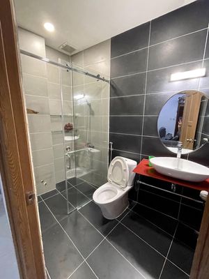 Rent the house  cmt8, 3 stories, 4 x 17 meters, alley car, only 18.5 million a month.