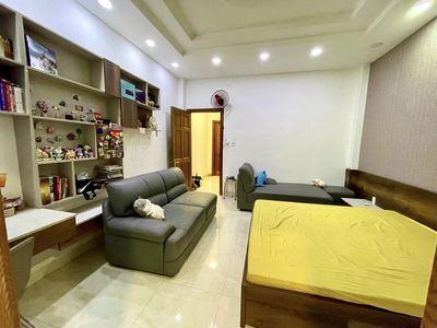 Rent the house  cmt8, 3 stories, 4 x 17 meters, alley car, only 18.5 million a month.