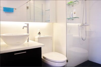 Rent a Screc Tower district 3-- 100 M2 (3 bathrooms) for 15 million a month.