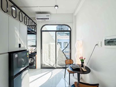New room built near lotte, boring channel bridge, blooming, production, paint.