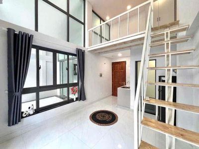 Rent the apartment open, wide open window at the center.