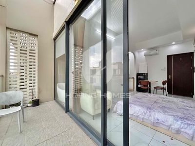 The apartment is one living room, one living room, one bathroom. The area uses 45 meters.2 at The Global City.