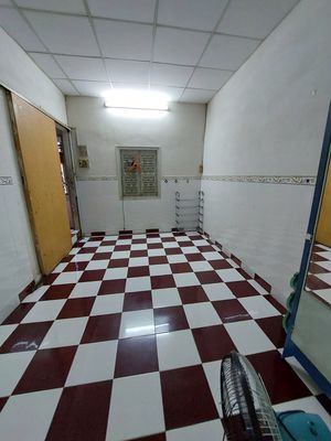 District 10's main boarding room.