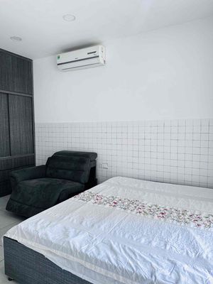 The studio apartment has a Masteri Millennium balcony.