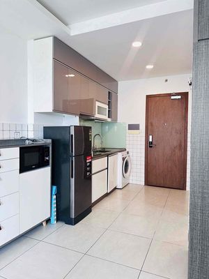 The studio apartment has a Masteri Millennium balcony.