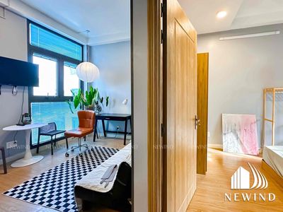 The apartment system. A balcony studio full of interiors in the center of District 4.